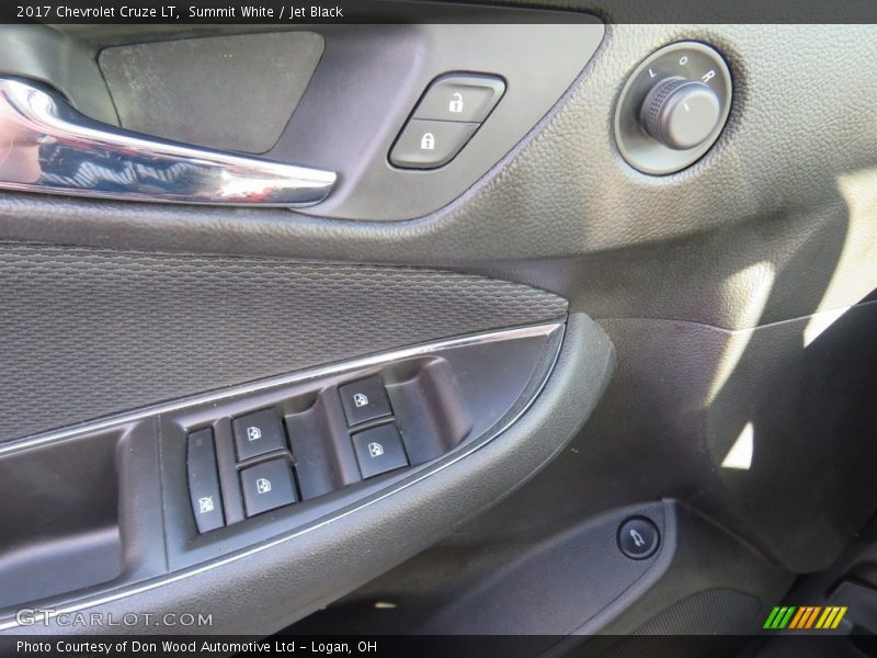 Summit White / Jet Black 2017 Chevrolet Cruze LT
