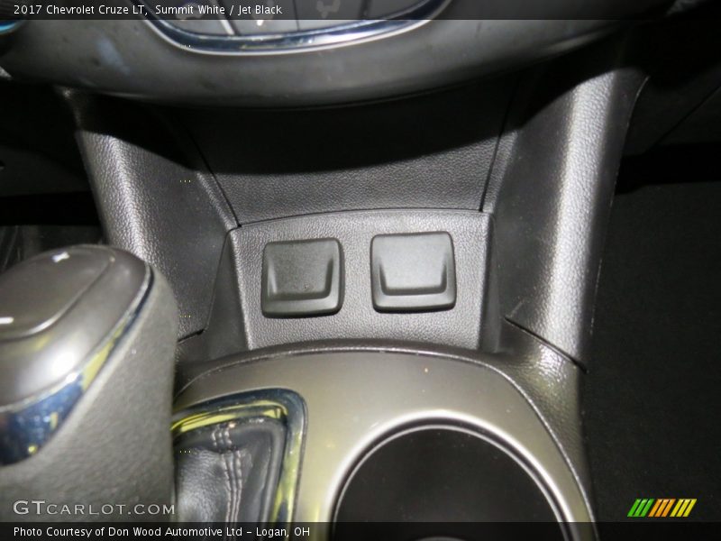 Summit White / Jet Black 2017 Chevrolet Cruze LT