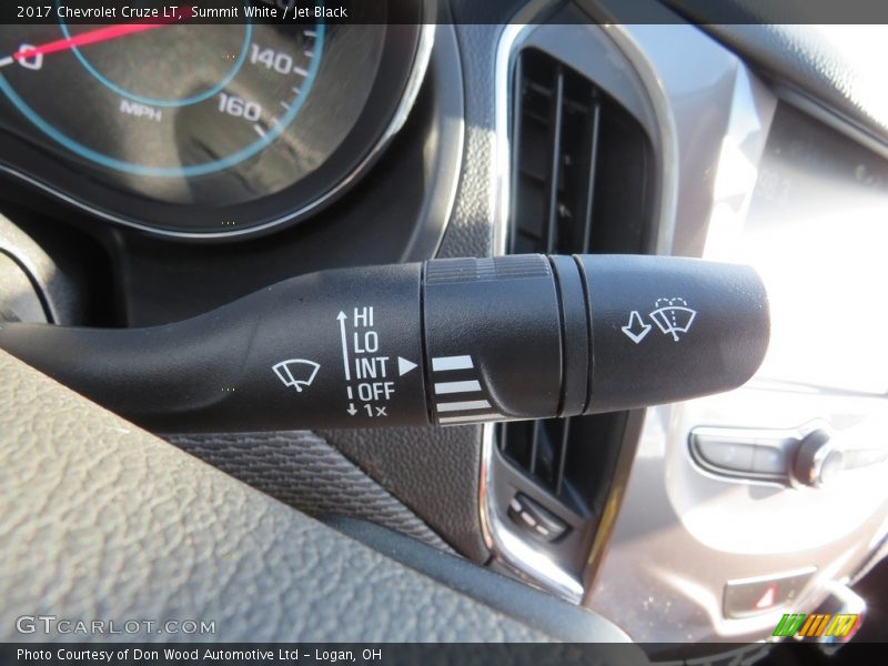 Summit White / Jet Black 2017 Chevrolet Cruze LT