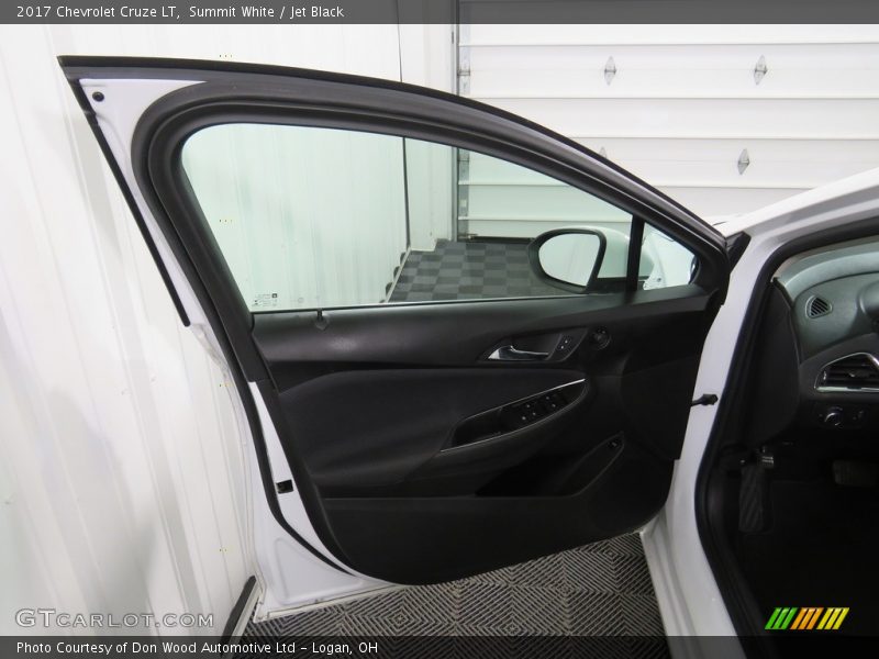 Summit White / Jet Black 2017 Chevrolet Cruze LT