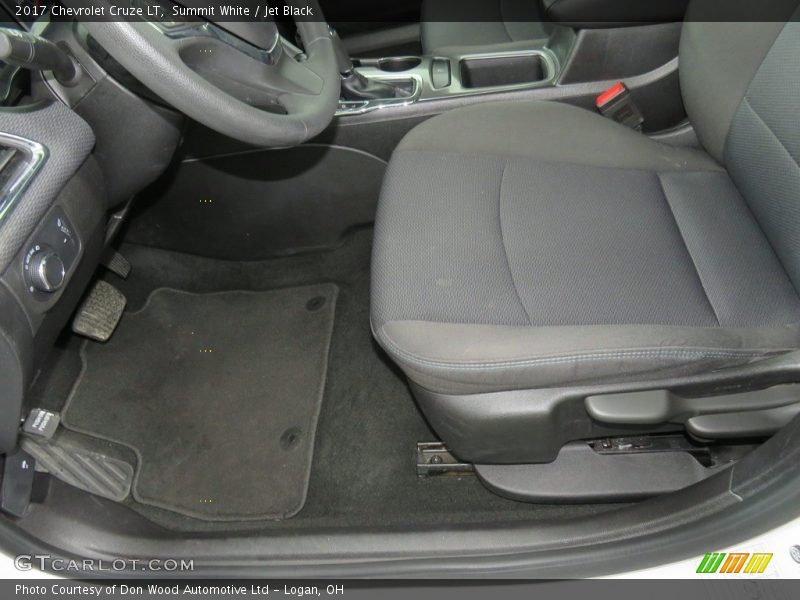 Summit White / Jet Black 2017 Chevrolet Cruze LT