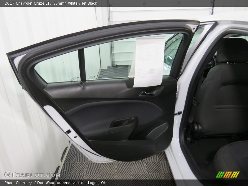 Summit White / Jet Black 2017 Chevrolet Cruze LT