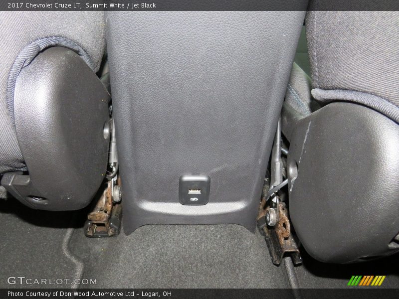 Summit White / Jet Black 2017 Chevrolet Cruze LT