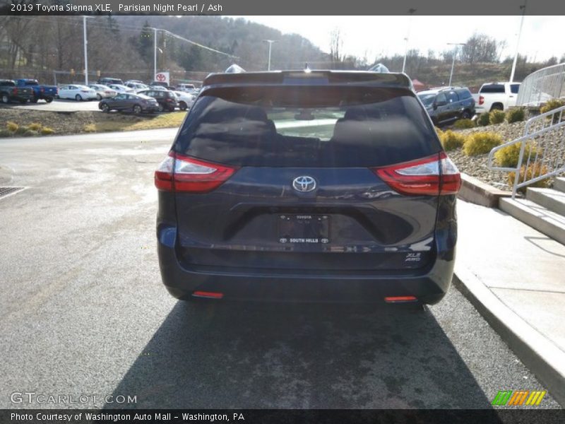 Parisian Night Pearl / Ash 2019 Toyota Sienna XLE