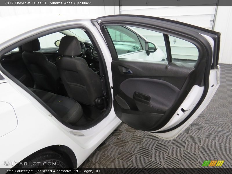 Summit White / Jet Black 2017 Chevrolet Cruze LT