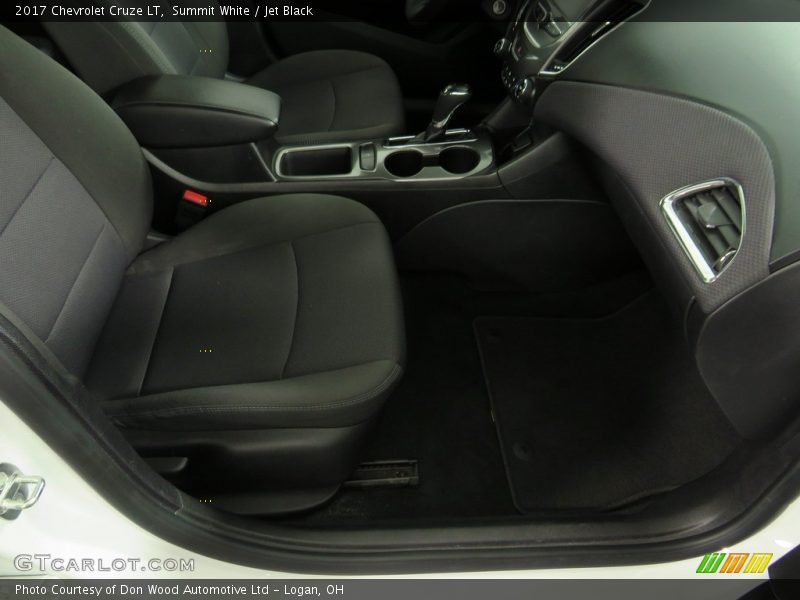 Summit White / Jet Black 2017 Chevrolet Cruze LT
