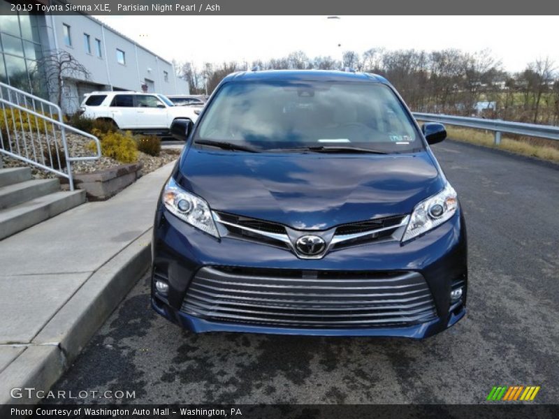 Parisian Night Pearl / Ash 2019 Toyota Sienna XLE