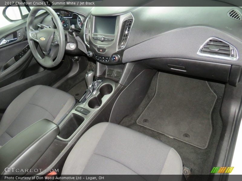 Summit White / Jet Black 2017 Chevrolet Cruze LT