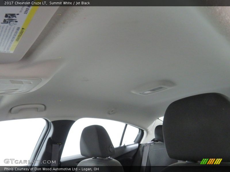 Summit White / Jet Black 2017 Chevrolet Cruze LT