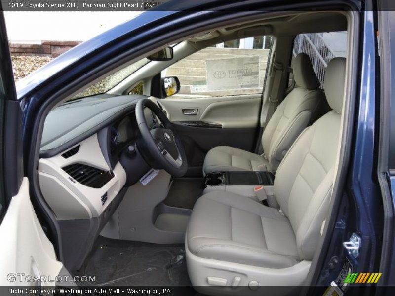 Parisian Night Pearl / Ash 2019 Toyota Sienna XLE