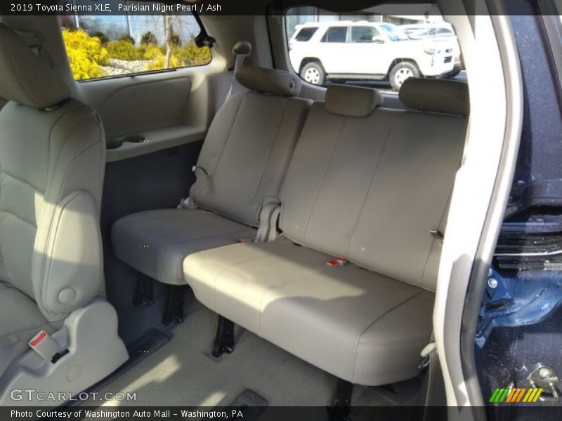 Parisian Night Pearl / Ash 2019 Toyota Sienna XLE