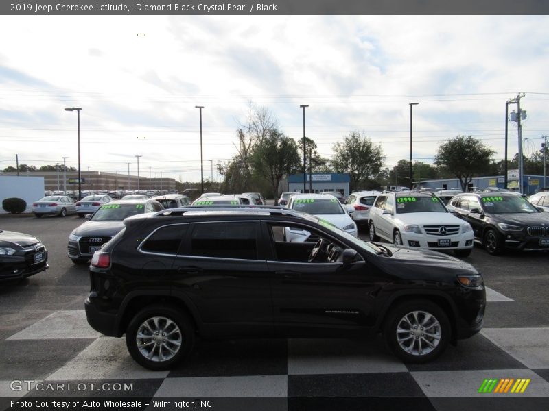Diamond Black Crystal Pearl / Black 2019 Jeep Cherokee Latitude