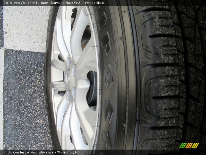 Diamond Black Crystal Pearl / Black 2019 Jeep Cherokee Latitude