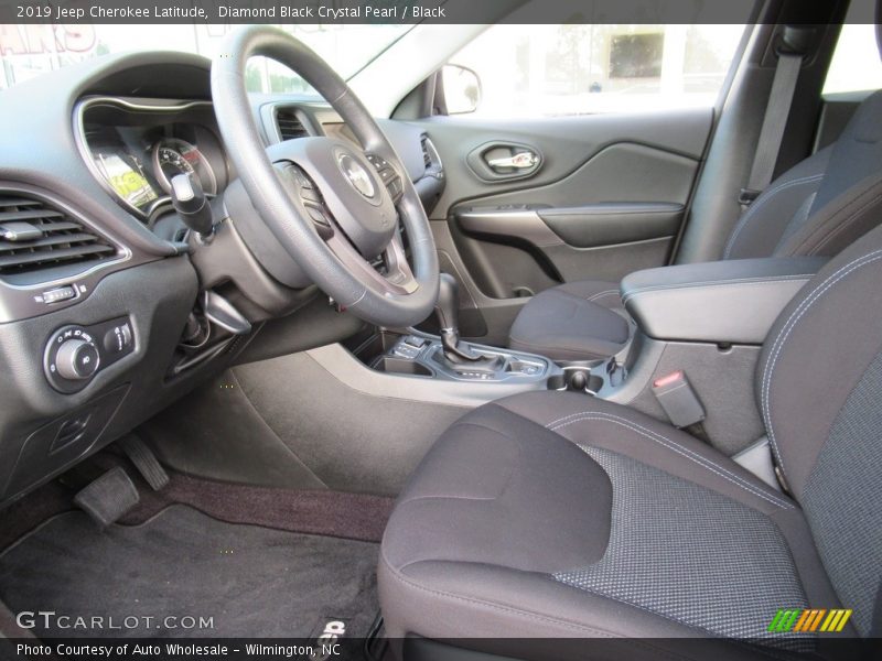 Diamond Black Crystal Pearl / Black 2019 Jeep Cherokee Latitude