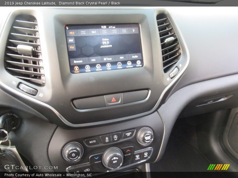 Diamond Black Crystal Pearl / Black 2019 Jeep Cherokee Latitude