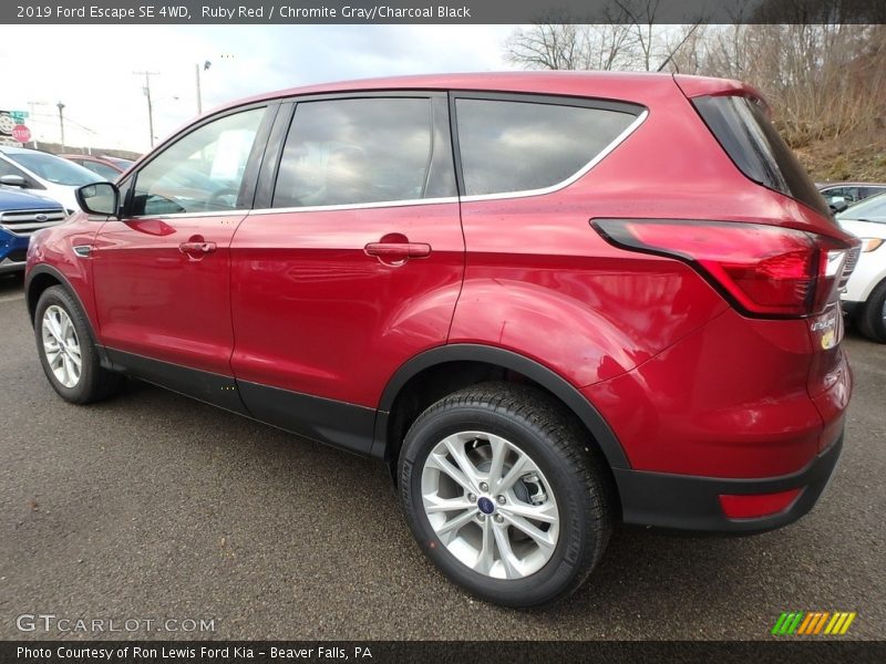 Ruby Red / Chromite Gray/Charcoal Black 2019 Ford Escape SE 4WD