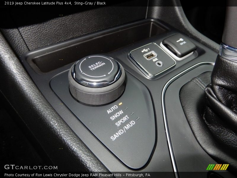 Sting-Gray / Black 2019 Jeep Cherokee Latitude Plus 4x4