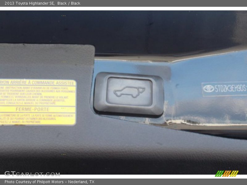 Black / Black 2013 Toyota Highlander SE