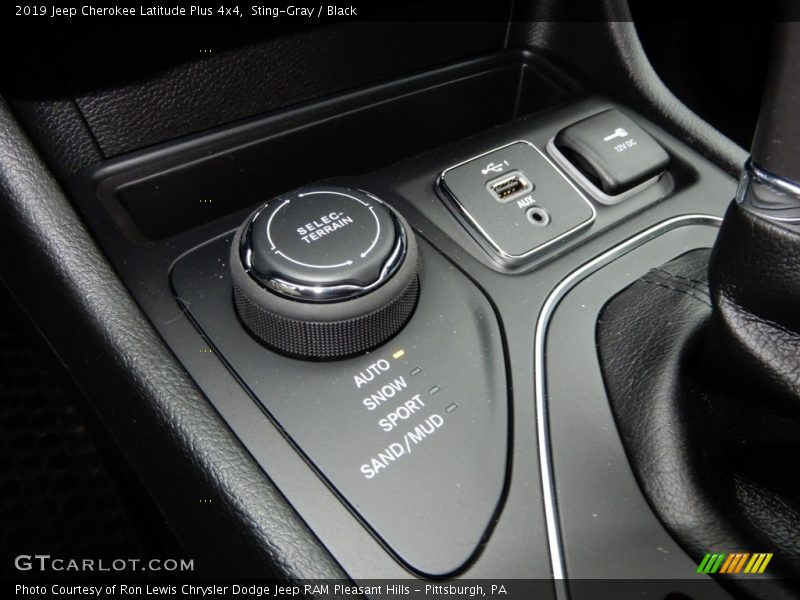 Sting-Gray / Black 2019 Jeep Cherokee Latitude Plus 4x4