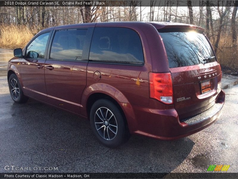 Octane Red Pearl / Black 2018 Dodge Grand Caravan SE
