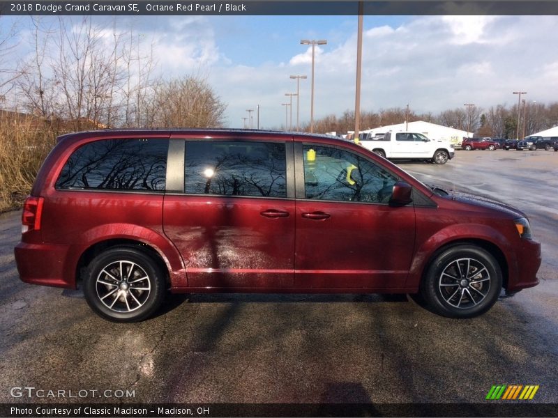 Octane Red Pearl / Black 2018 Dodge Grand Caravan SE