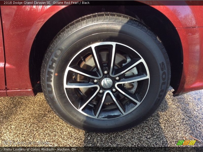 Octane Red Pearl / Black 2018 Dodge Grand Caravan SE