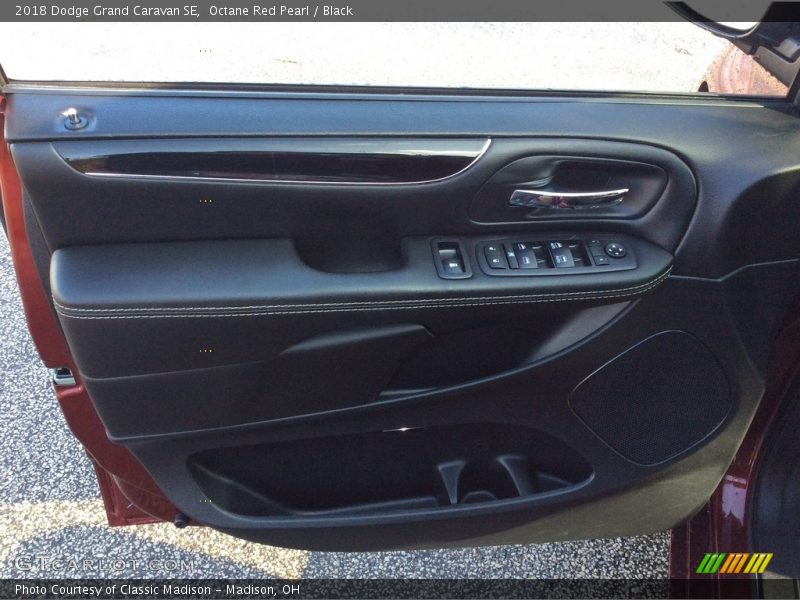 Octane Red Pearl / Black 2018 Dodge Grand Caravan SE