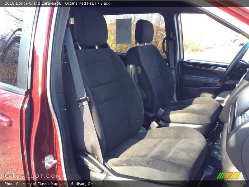 Octane Red Pearl / Black 2018 Dodge Grand Caravan SE