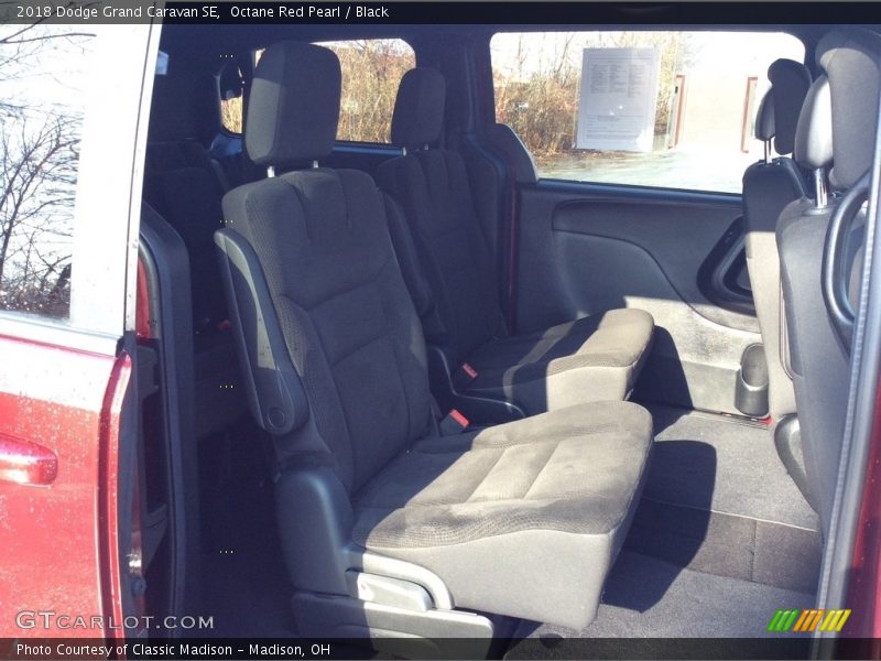 Octane Red Pearl / Black 2018 Dodge Grand Caravan SE