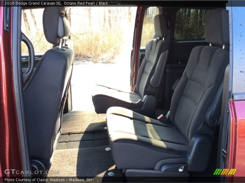 Octane Red Pearl / Black 2018 Dodge Grand Caravan SE