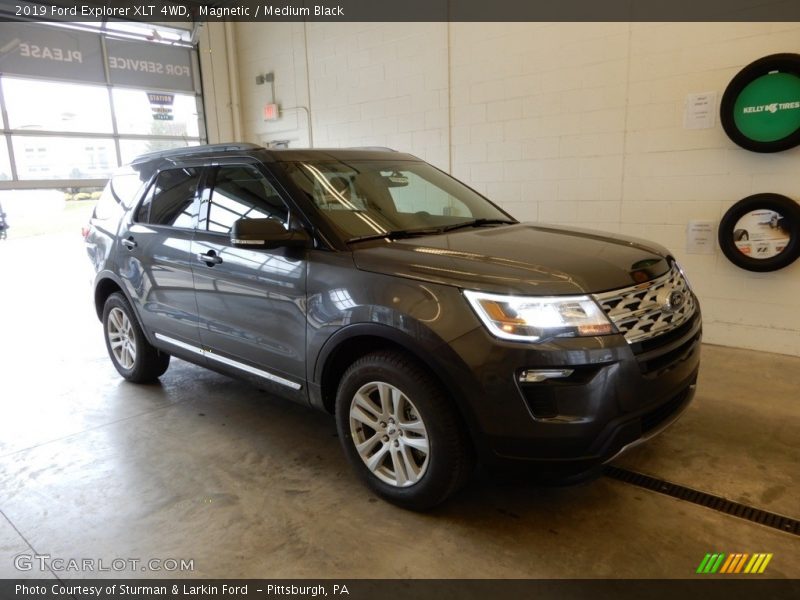 Magnetic / Medium Black 2019 Ford Explorer XLT 4WD