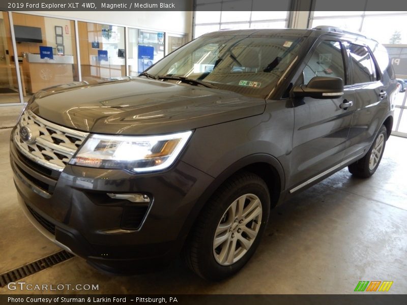 Magnetic / Medium Black 2019 Ford Explorer XLT 4WD