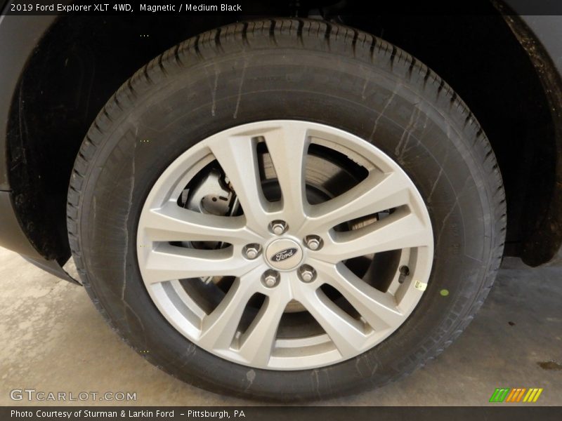 Magnetic / Medium Black 2019 Ford Explorer XLT 4WD