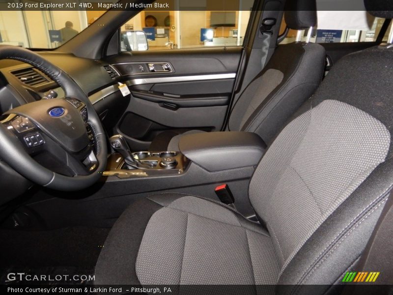 Magnetic / Medium Black 2019 Ford Explorer XLT 4WD