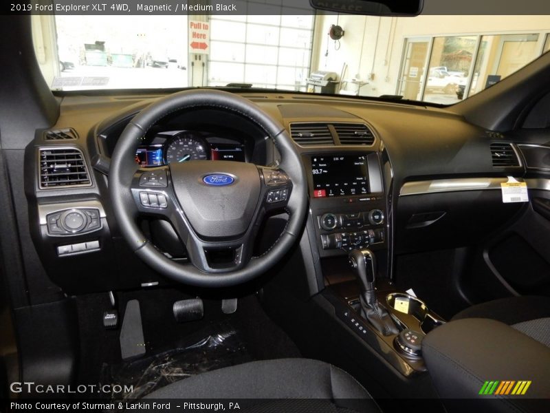 Magnetic / Medium Black 2019 Ford Explorer XLT 4WD