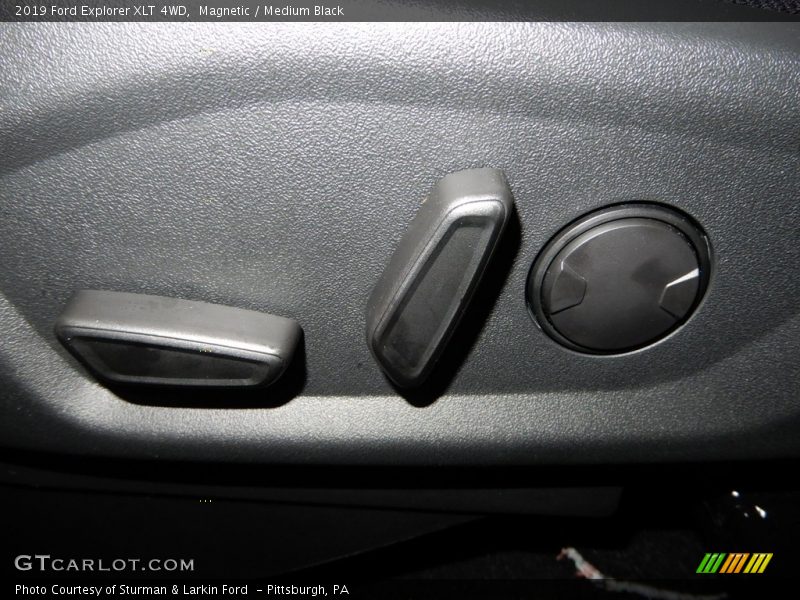 Magnetic / Medium Black 2019 Ford Explorer XLT 4WD