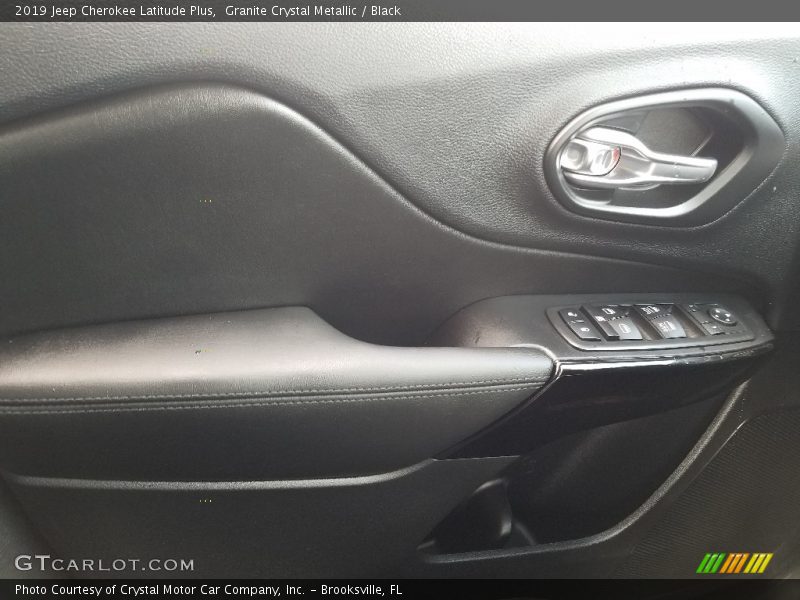 Granite Crystal Metallic / Black 2019 Jeep Cherokee Latitude Plus