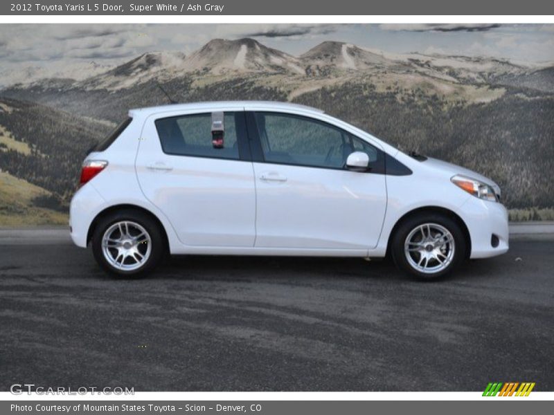 Super White / Ash Gray 2012 Toyota Yaris L 5 Door