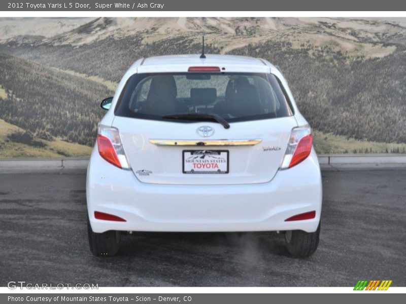 Super White / Ash Gray 2012 Toyota Yaris L 5 Door