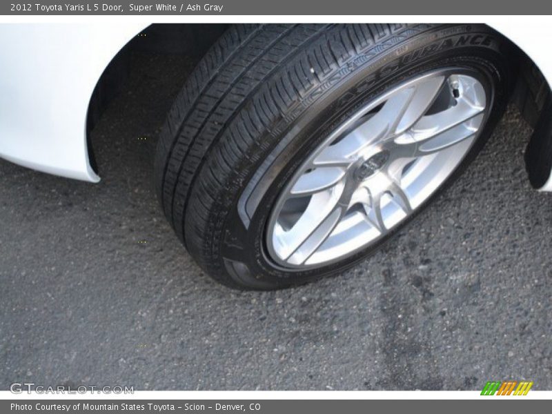 Super White / Ash Gray 2012 Toyota Yaris L 5 Door