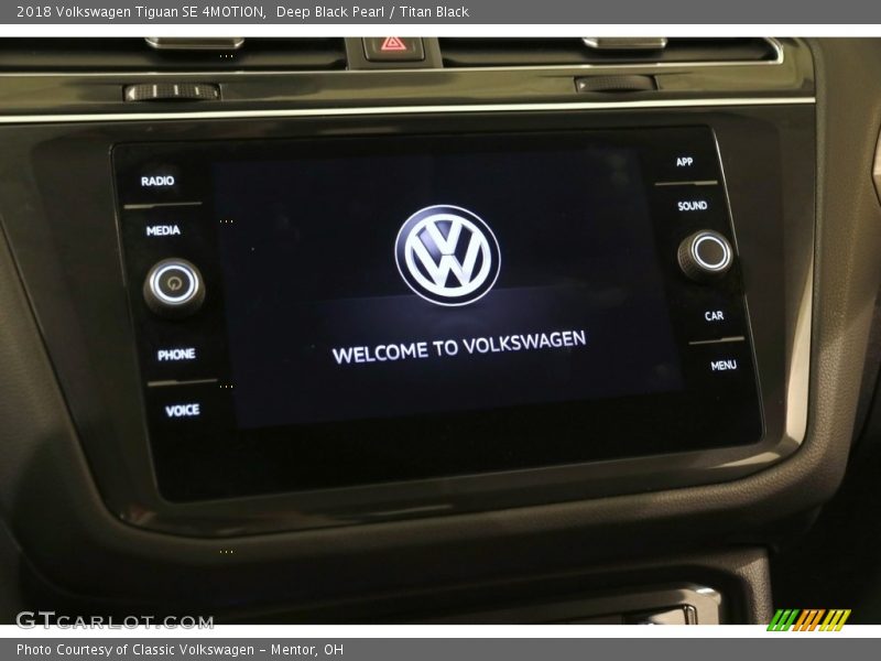 Deep Black Pearl / Titan Black 2018 Volkswagen Tiguan SE 4MOTION