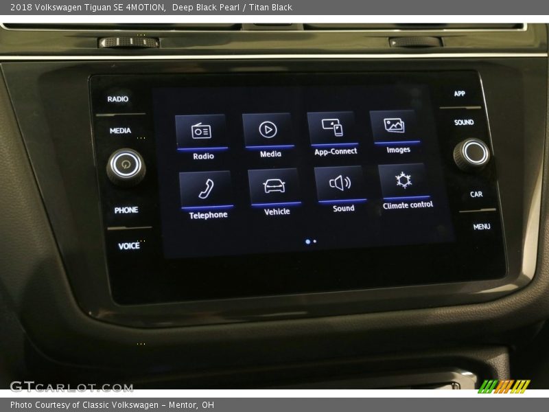 Deep Black Pearl / Titan Black 2018 Volkswagen Tiguan SE 4MOTION
