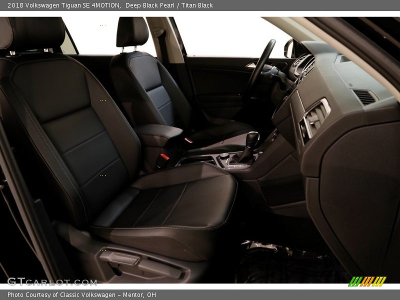 Deep Black Pearl / Titan Black 2018 Volkswagen Tiguan SE 4MOTION