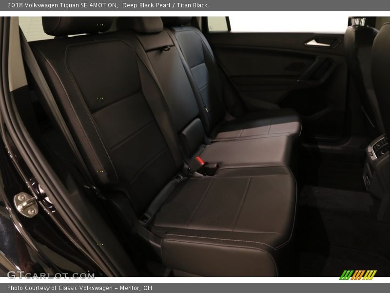 Deep Black Pearl / Titan Black 2018 Volkswagen Tiguan SE 4MOTION