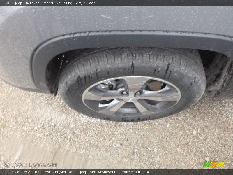 Sting-Gray / Black 2019 Jeep Cherokee Limited 4x4