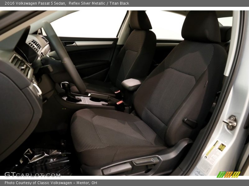 Reflex Silver Metallic / Titan Black 2016 Volkswagen Passat S Sedan