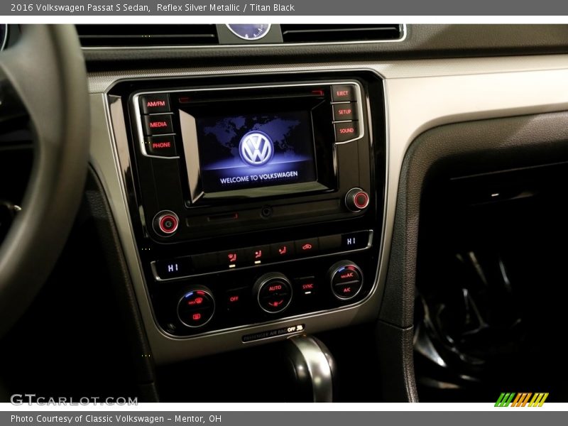 Reflex Silver Metallic / Titan Black 2016 Volkswagen Passat S Sedan