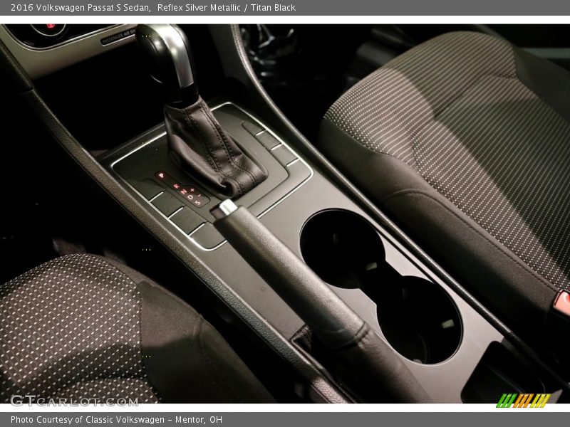 Reflex Silver Metallic / Titan Black 2016 Volkswagen Passat S Sedan