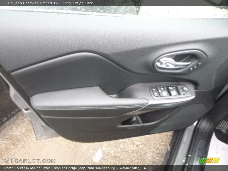 Sting-Gray / Black 2019 Jeep Cherokee Limited 4x4