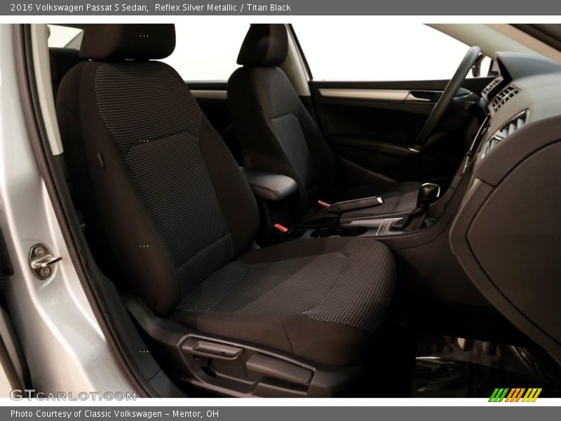 Reflex Silver Metallic / Titan Black 2016 Volkswagen Passat S Sedan